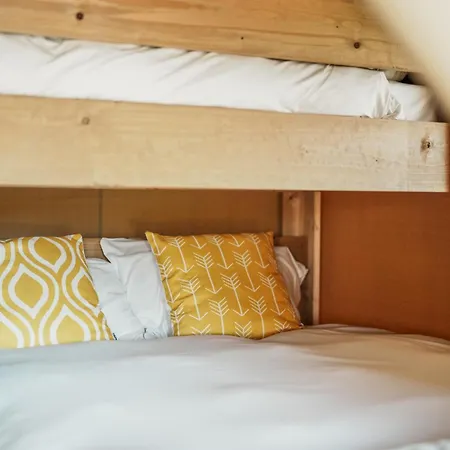Lüks kamp alanı Glamping At Macdonald's Farm *