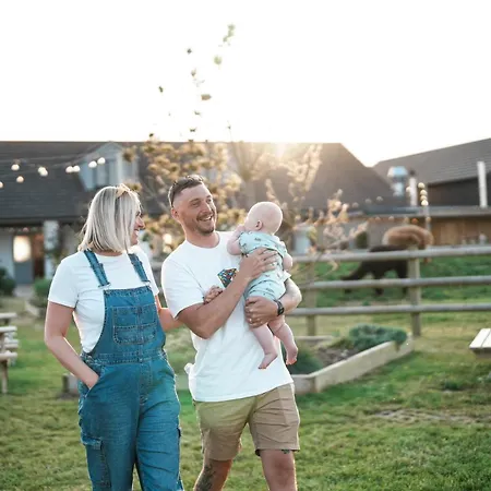 Lüks kamp alanı Glamping At Macdonald's Farm Saint Ervan