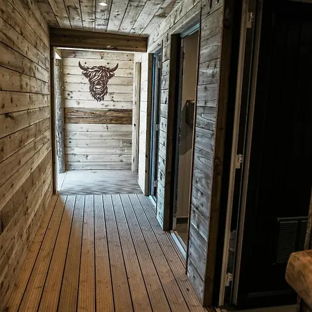 Lüks kamp alanı Glamping At Macdonald's Farm