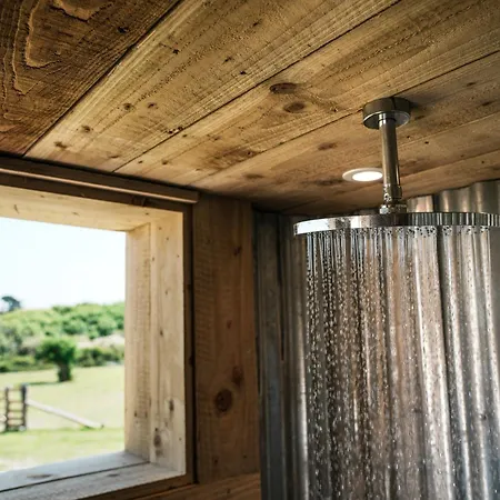 Lüks kamp alanı Glamping At Macdonald's Farm *